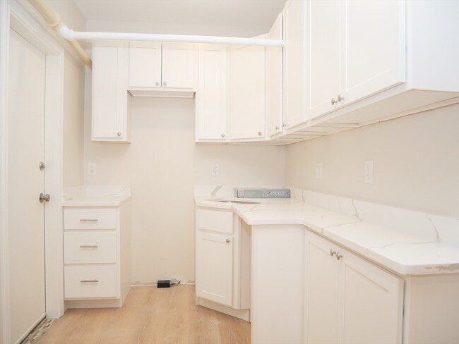 6 Beals St, Unit B3 in Brookline, MA - Building Photo - Building Photo