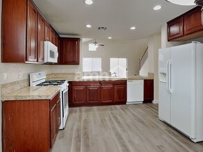 3810 Shimmering Creek Ave in North Las Vegas, NV - Building Photo - Building Photo