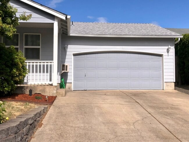 2485 Monticello St in Albany, OR - Building Photo - Building Photo