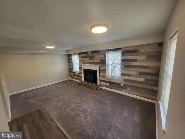 property at 24 Hollybrooke Dr