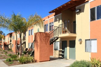 Emerald Vista in Vista, CA - Foto de edificio - Building Photo