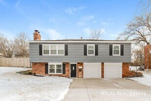 9137 Switzer St in Overland Park, KS - Building Photo