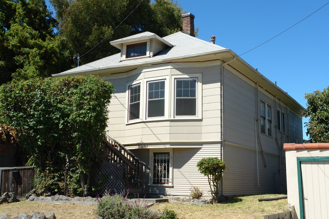 6211-6215 Dover St in Oakland, CA - Building Photo