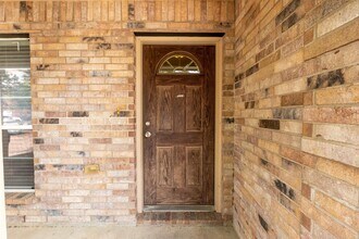 1919 Port Isabel Dr in Laredo, TX - Building Photo - Building Photo