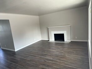 952 E Apricot Ave in Tulare, CA - Building Photo - Building Photo