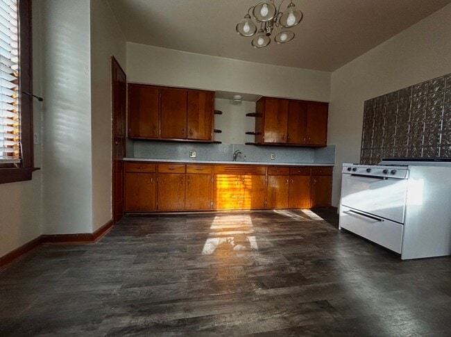 property at 2359 S Kinnickinnic Ave