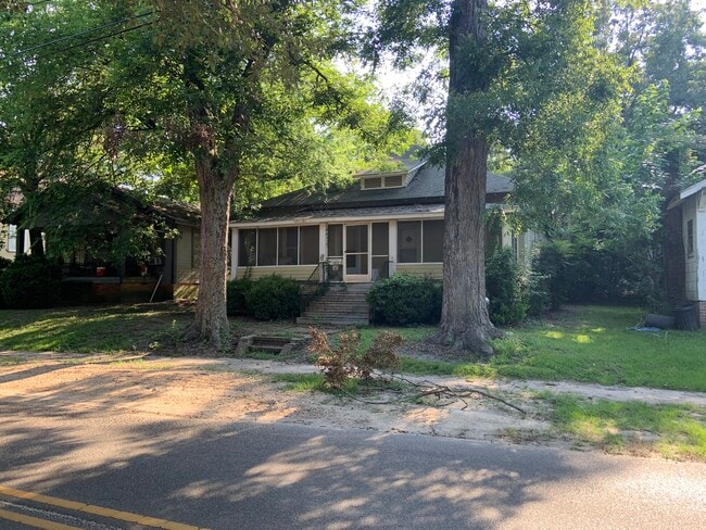 1012 N 10th Ave in Laurel, MS - Foto de edificio - Building Photo