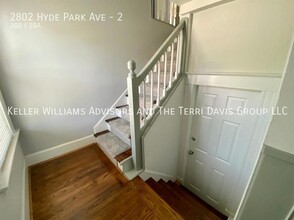 2802 Hyde Park Ave in Cincinnati, OH - Building Photo - Building Photo