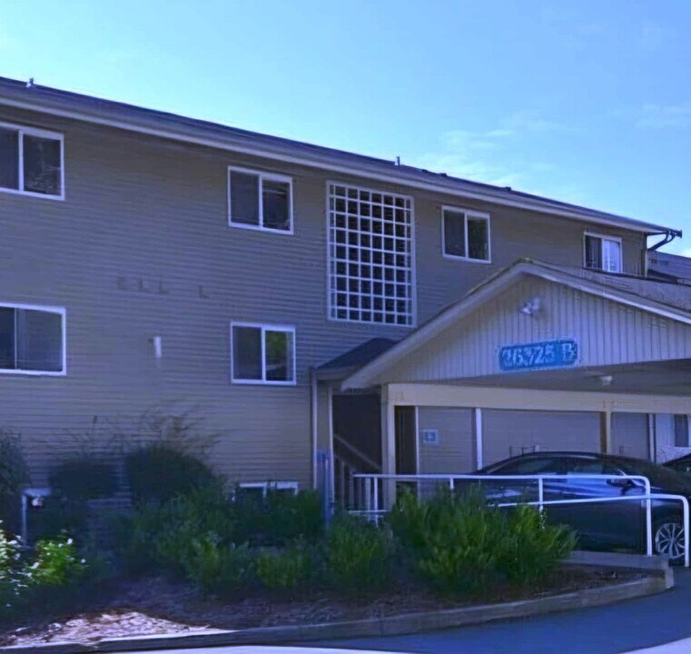 26325 Illinois Ave NE in Kingston, WA - Building Photo