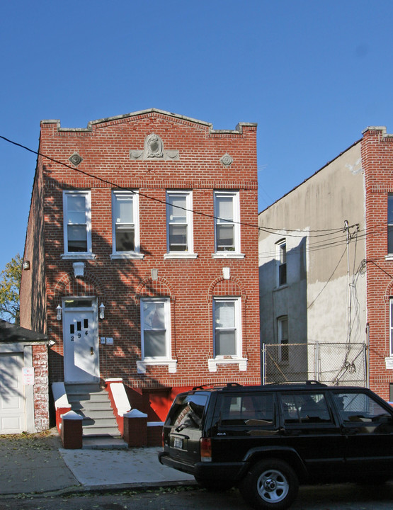 294 E 55th St in Brooklyn, NY - Foto de edificio