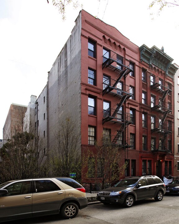 605 E 11th St in New York, NY - Building Photo