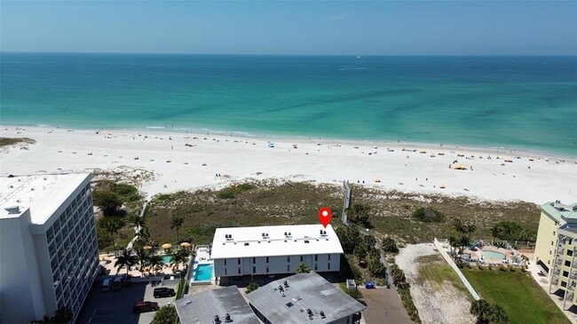 200 120th Ave W in Treasure Island, FL - Foto de edificio - Building Photo