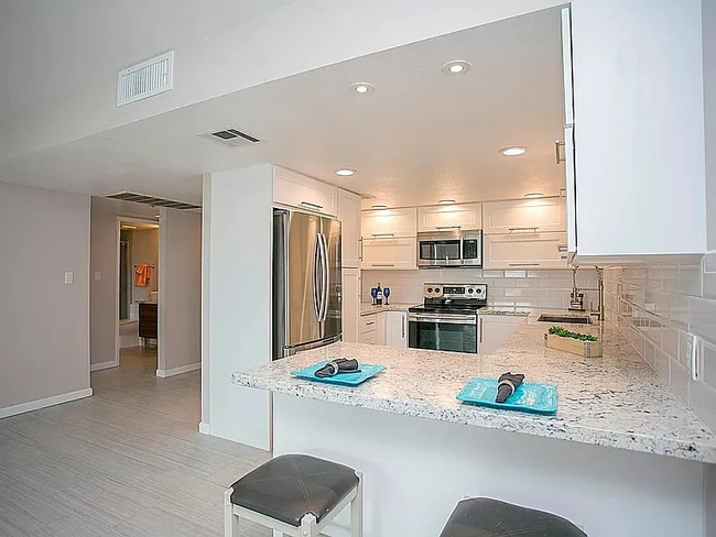 7940 E Camelback Rd, Unit 307 in Scottsdale, AZ - Building Photo - Building Photo