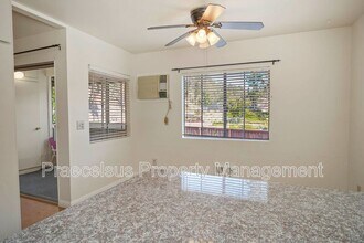 5553 Adobe Falls Rd in San Diego, CA - Building Photo - Building Photo