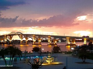 1224 S Peninsula Dr in Daytona Beach, FL - Building Photo - Building Photo