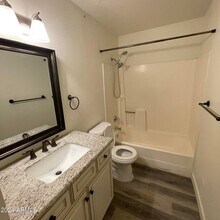 6641 W Ocotillo Rd, Unit #202 in Glendale, AZ - Foto de edificio - Building Photo