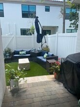 1015 Willow Pl in Riviera Beach, FL - Building Photo - Building Photo