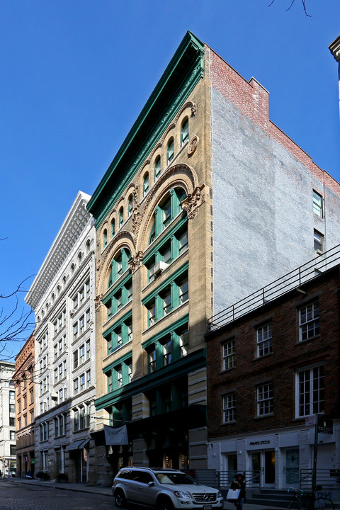 Cooperative in New York, NY - Building Photo