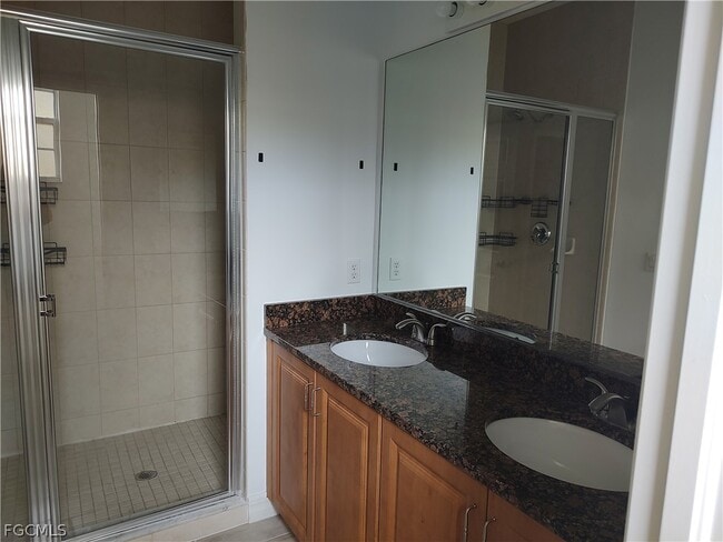 property at 8521 Oakshade Cir