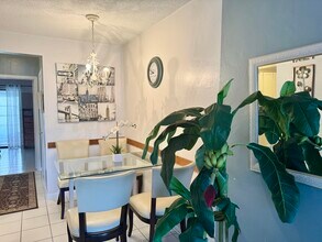 2204 Lake Osborne Dr in Lake Worth Beach, FL - Building Photo - Building Photo