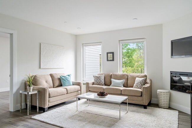 50 Stedman St in Boston, MA - Foto de edificio - Building Photo