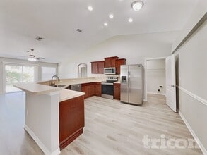 984 Fox Chapel Ln in Jacksonville, FL - Foto de edificio - Building Photo