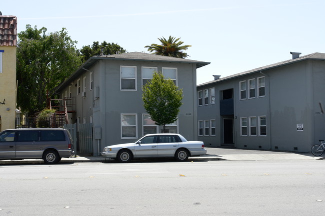 3232-3240 Middlefield Rd in Menlo Park, CA - Foto de edificio - Building Photo