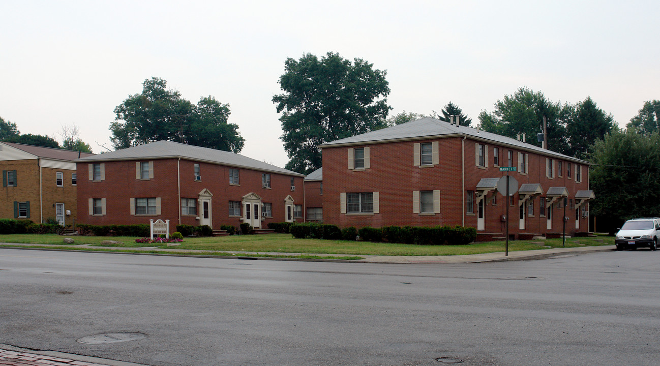 Market Townhouses in Canton, OH - Building Photo