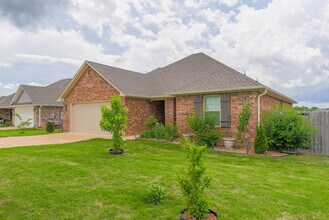 817 Brook St in Gentry, AR - Building Photo - Building Photo