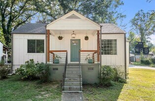 671 Center Hill Ave NW in Atlanta, GA - Building Photo