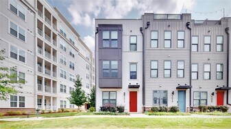 7017 Louie Ln in Charlotte, NC - Building Photo