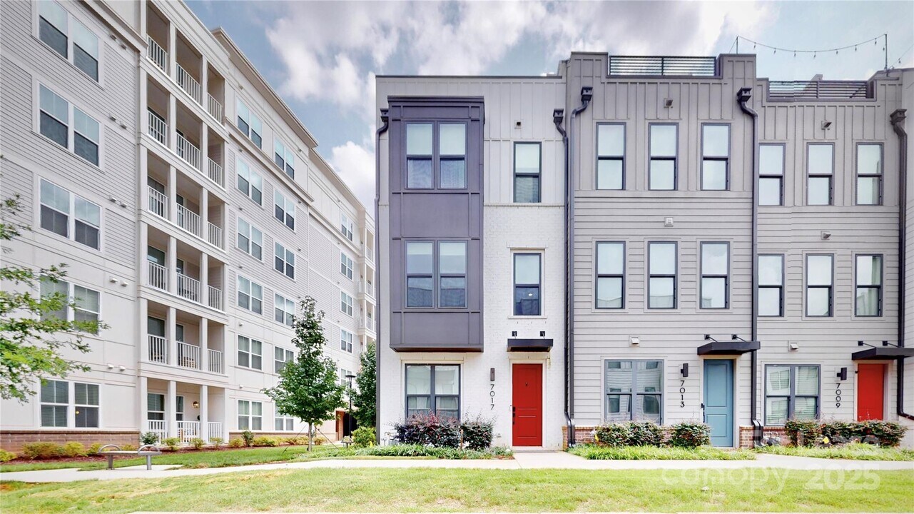 7017 Louie Ln in Charlotte, NC - Building Photo