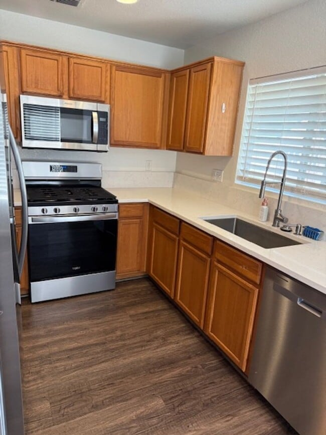 4 White Lily Ct in Sacramento, CA - Building Photo - Building Photo