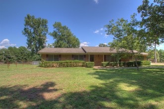 303 Clements Rd in Queen City, TX - Building Photo - Building Photo