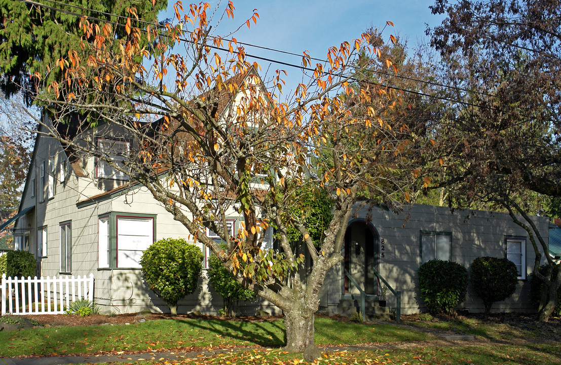 Puyallup Courtyard Apartments in Puyallup, WA - Building Photo