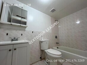 14 Bergen Ave in Jersey City, NJ - Building Photo - Building Photo