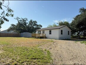 196 County Rd 483 in Lott, TX - Building Photo - Building Photo