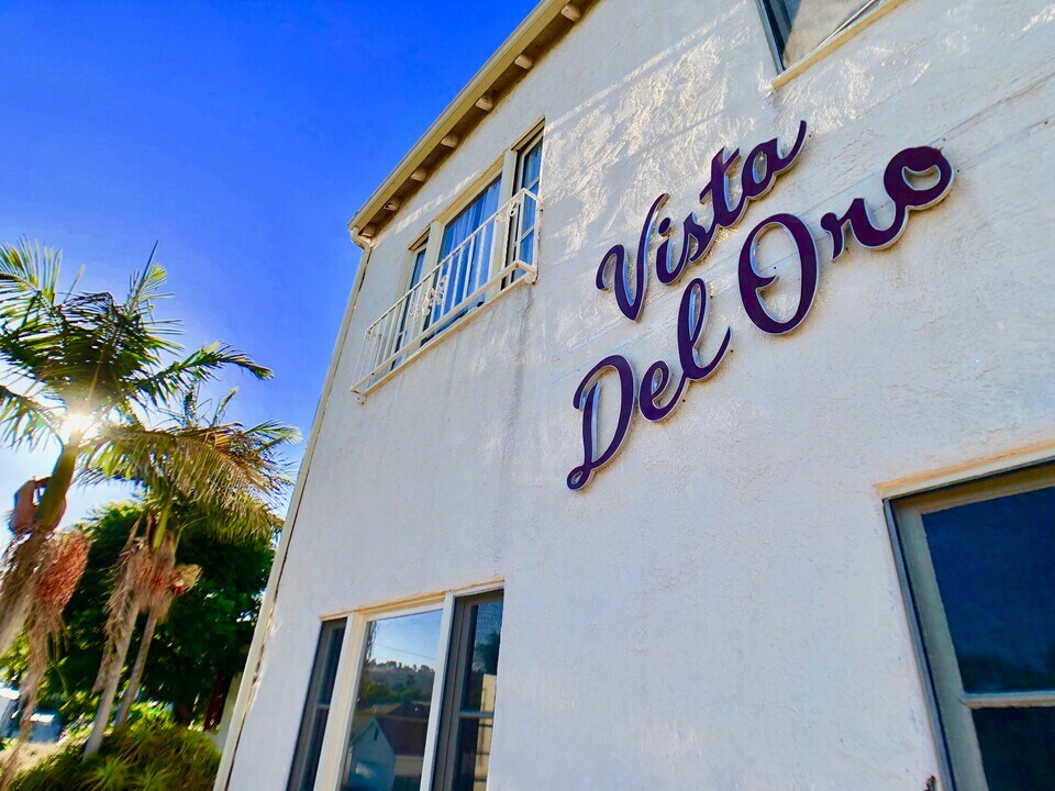 1352 W 10th St in San Pedro, CA - Foto de edificio