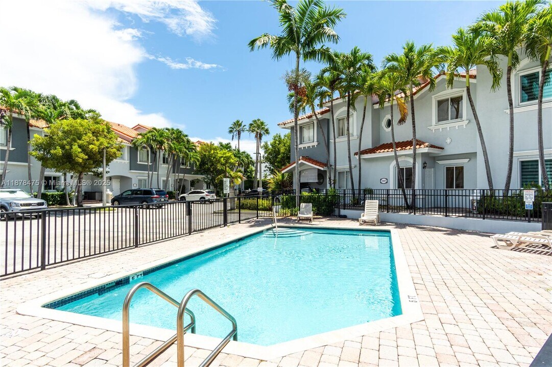 11647 NE 18th Dr in North Miami, FL - Building Photo