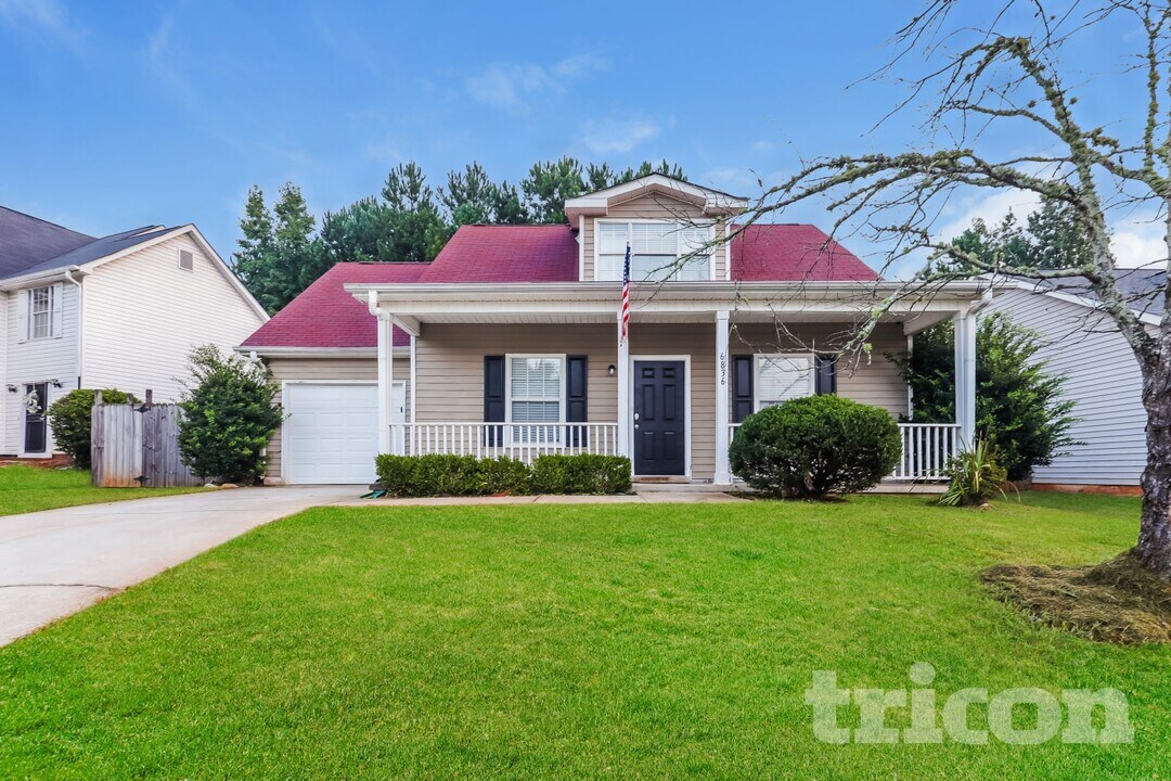 6836 Saganaw Dr in Rex, GA - Building Photo