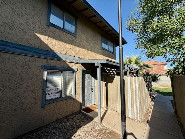 property at 286 W Palomino Dr