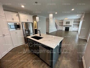 2362 SW Old Port Rd in Lee's Summit, MO - Building Photo - Building Photo