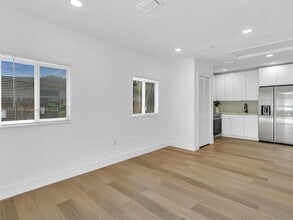 470 NE 165th St in Miami, FL - Foto de edificio - Building Photo