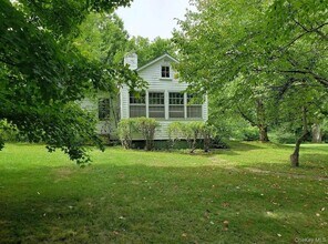 717 Spring Lake Rd in Red Hook, NY - Building Photo - Building Photo