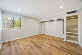 1114 Augusta Dr in Houston, TX - Building Photo - Building Photo