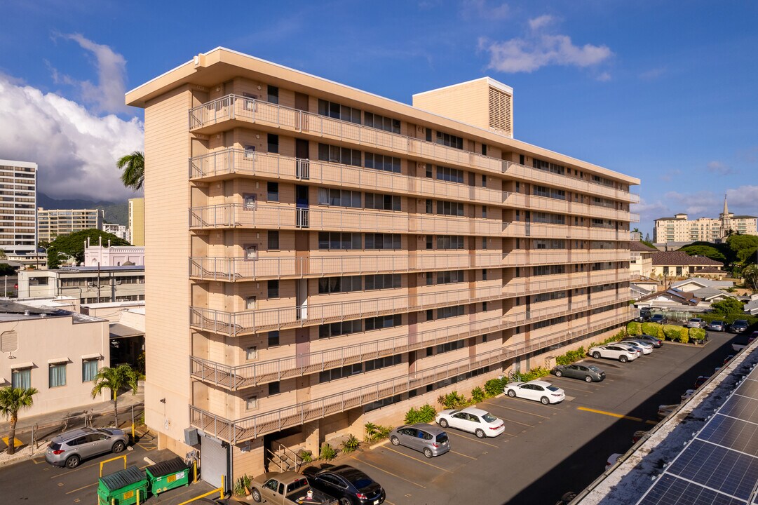Maile Terrace in Honolulu, HI - Foto de edificio