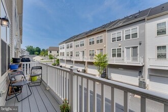 13130 Hawkeye Alley in Clarksburg, MD - Building Photo - Building Photo