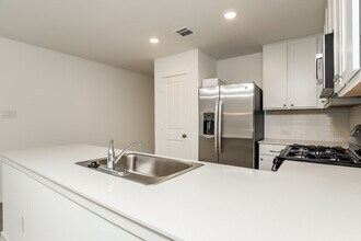 3222 Roslyn Grist in San Antonio, TX - Building Photo - Building Photo