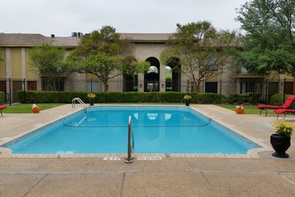 Chevy Chase Apartments in San Antonio, TX - Foto de edificio - Building Photo