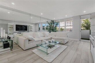 100 Lincoln Rd, Unit 323 in Miami Beach, FL - Building Photo - Building Photo